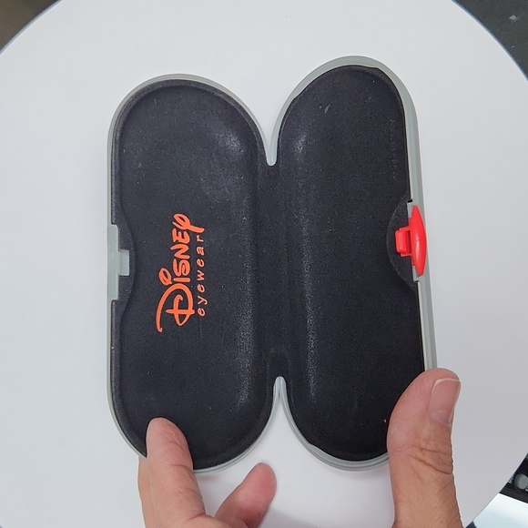 Disney case for kids eyeglasses - Picture 3 of 3